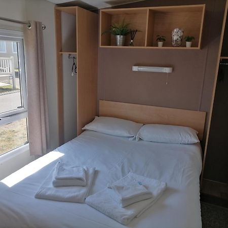 Sea Haven - 4 Bedroom Static Near The Beach ディムチャーチ エクステリア 写真