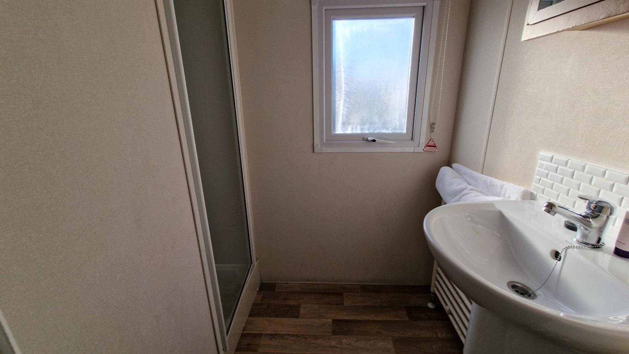 Sea Haven - 4 Bedroom Static Near The Beach ディムチャーチ エクステリア 写真