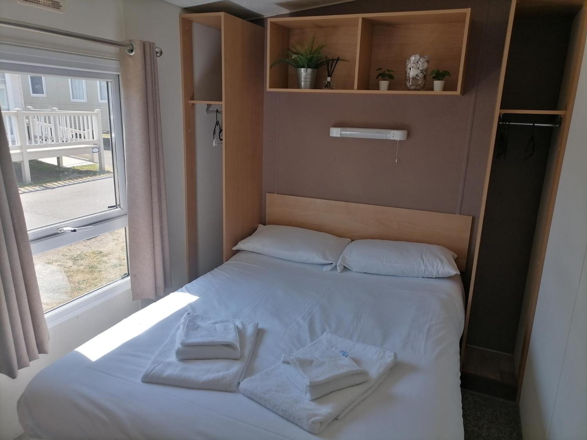 Sea Haven - 4 Bedroom Static Near The Beach ディムチャーチ エクステリア 写真