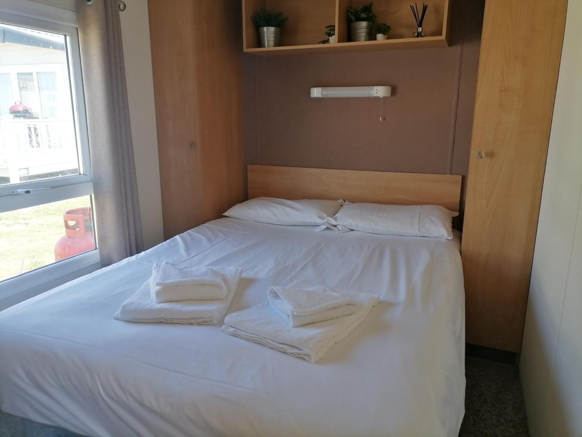 Sea Haven - 4 Bedroom Static Near The Beach ディムチャーチ エクステリア 写真