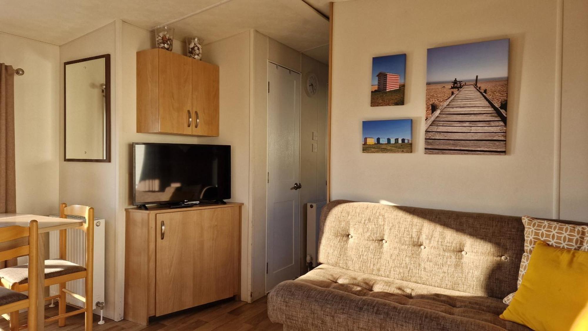 Sea Haven - 4 Bedroom Static Near The Beach ディムチャーチ エクステリア 写真
