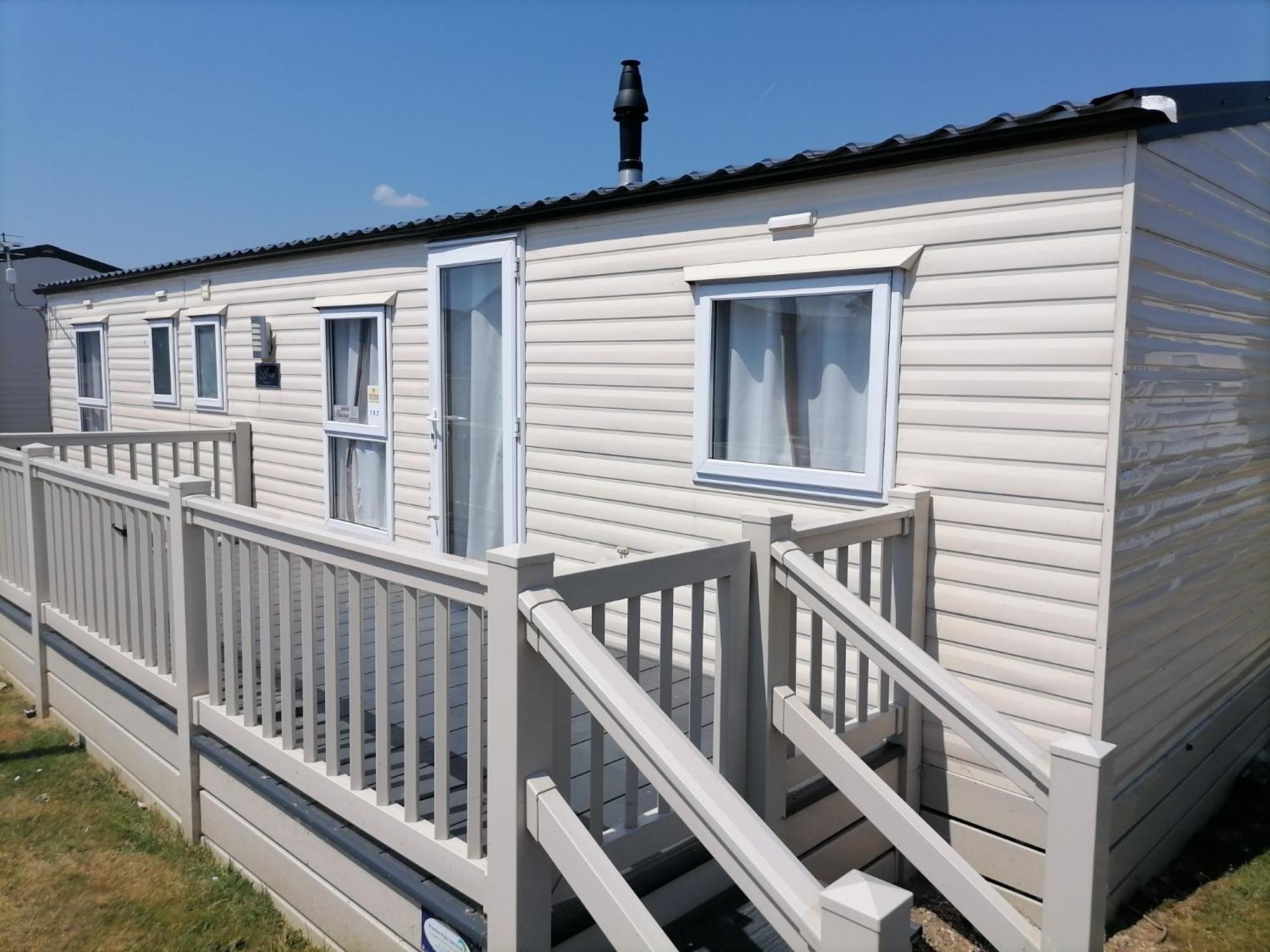 Sea Haven - 4 Bedroom Static Near The Beach ディムチャーチ エクステリア 写真